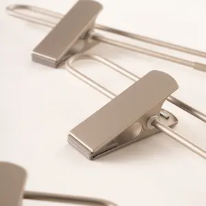 Cabides de metal para calças resistentes, cabides para calças com dois clipes ajustáveis antiderrapantes, gancho giratório para cabides