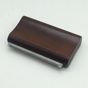 Peigne en bois Kim Ah pour enlever les poils d'animaux, outil de toilettage manuel pour le soin du pelage des chiens - Product Image 3