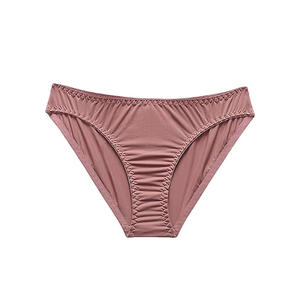 Braguitas de algodón suave para mujer con ribete de encaje y cintura cómoda para uso diario, ropa interior transpirable y agradable para la piel. - Product Image 1