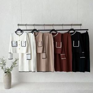 Ensemble de pulls pour femmes, ensemble deux pièces en tricot avec poches et bordure contrastée pour la mode automne-hiver - Product Image 4