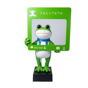 Statue de grenouille fantaisiste en FRP avec cadre en panneau KT / Décoration de terrain de jeux intérieur pour enfants / Sculpture interactive créative pour place publique - Product Image 1