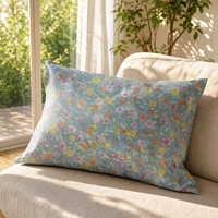 Tissu imprimé floral bleu clair 100% coton, motif fleurs pastel lavande et blanc, écologique pour pyjamas et quilting pour enfants