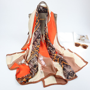 Fabrication de foulards fournisseur prune fleur imprimé foulards en <span class=keywords><strong>soie</strong></span> motif ethnique femmes longue écharpe en <span class=keywords><strong>soie</strong></span> - Product Image 6