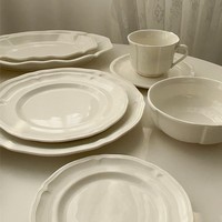 Service de table en céramique de style pastoral élégant et frais avec bordure créative en dentelle gaufrée irrégulière pour le petit-déjeuner et les desserts à la maison