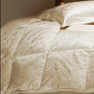 لحاف بالأسفل مصنوع من القطن الأبيض الناعم للغاية لفندق منفوش يسمح بمرور الهواء طوال الموسم لحاف مخفض عالي الجودة - Product Image 2