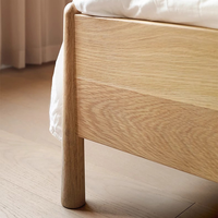 Lit double moderne minimaliste en bois massif de chêne avec barrière de sécurité et accoudoirs, lit simple