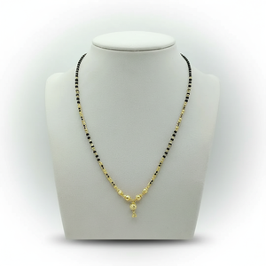 Collar Mangalsutra de Cuentas Doradas y Negras de Estilo Diseñador, Joyería Tradicional para Bodas - Product Image 3