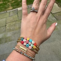 Bracelets extensibles personnalisés avec perles initiales, perles dorées, breloques œil porte-bonheur et pendentif cœur émaillé – Cadeaux d'anniversaire pour elle