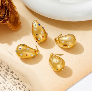 ต่างหูสแตนเลสสำหรับผู้หญิงทรงหยดน้ำตากลวงแบบมินิมอลสำหรับผู้หญิง - Product Image 1