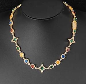 Elegante Cadena de Piedras Multicolores en Engaste Chapado en Rodio con Detalles de Diamantes Moissanite, Joyería de Lujo para Bodas y Fiestas - Product Image 1