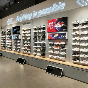 Espositori Personalizzati per Negozi di Articoli Sportivi, Scaffali per Attrezzature Sportive, Stand per Esposizione di Abbigliamento e Scarpe, Vetrine per Outlet - Product Image 4