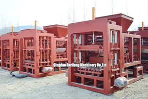 Machine à fabriquer des blocs <span class=keywords><strong>de</strong></span> <span class=keywords><strong>béton</strong></span>, des pavés, des briques creuses et pleines entièrement automatique qt12-15, provenant d'un fabricant chinois - Product Image 4