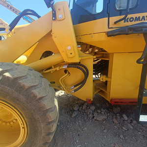 Chargeur frontal Komatsu WA300 d'occasion, capacité nominale de 15 tonnes, moteur CAT 3304, 92 KW, inspection vidéo - Product Image 4