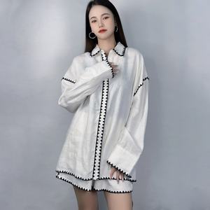 Conjunto Casual de Verano para Mujer OEM, Nueva Moda, Camisa Blanca de Lino de Manga Larga por Encima de la Rodilla, Top Corto con Bordado a Mano, Estilo Diario - Product Image 1