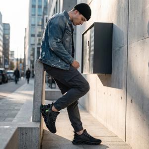 Sneakers polyvalentes tendance pour hommes et femmes, avec coutures stylées et contraste de couleurs à la mode. - Product Image 2