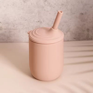Nouvelle tasse à eau en silicone pour bébé et tout-petit, résistante à la chaleur, de qualité alimentaire, avec paille magique en silicone pour l'apprentissage de la boisson - Product Image 5