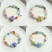 Pastellfarbenes Kontrast-Glasur Keramik-Seestern-Blumen-Stretch-Armband, Frischer Tropischer Strandurlaub Handgelenkschmuck für Teenager-Mädchen