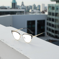 Mode Nouveau Anti-Lumière Bleue Unisexe À La Mode Ins Style Xiaohongshu Même Style Métal Cat Eye Lunettes Cadre Diamant Solide En Gros