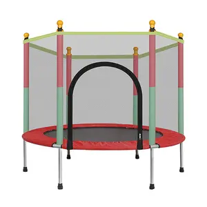 Lettino da salto per bambini con trampolino colorato per bambini con protezione della rete di sicurezza
