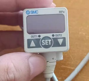 SMC ISE20B-S-P-C4L-SA4Y สวิตช์ดิจิตอลแบบบวก PNP 2-เอาต์พุต + อนาล็อก 4 มม. แบบสัมผัสเดียว | M12 - Product Image 1