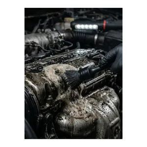 Limpiador Desengrasante de Motores Royalchem 500 ml en Aerosol, Profesional para Lavado y Detallado de Autos - Product Image 3