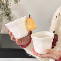 Tasse en céramique de fruits peints à la main de grande valeur Style classique moderne stocké tasse à eau en grès cadeau de vacances ou Souvenir