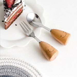 स्टेनलेस स्टील ठोस लकड़ी बनाने वाला छोटा हैंडल रचनात्मक मुस्कुराते चेहरे गोल लकड़ी के हैंडल छोटे रसोई के बर्तन सेट - Product Image 5