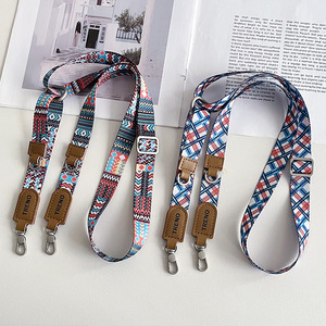 Cordon de suspension court réglable en polyester coloré et personnalisable pour porte-badge, avec crochet anti-perte, design tendance - Product Image 3