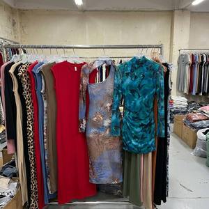 Ropa al por mayor para mujer, pacas mixtas B2B, stock listo para envío, vestidos largos de verano de manga larga - Product Image 1