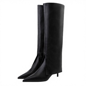 Bottes hautes personnalisées à talon aiguille et bout pointu, avec fermeture éclair, en cuir noir, élégantes, pour l'hiver, pour soirée, de créateur, du fabricant - Product Image 2