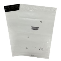 Sacs d'expédition en polyéthylène blanc prêts pour l'impression de codes-barres avec fermeture auto-adhésive robuste pour la logistique d'entrepôt et l'expédition de commandes en ligne