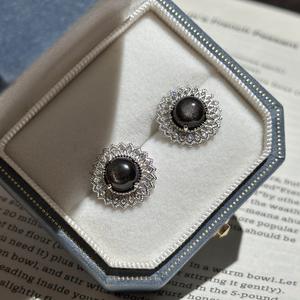 Boucles d'oreilles vintage légères, élégantes et raffinées en argent pur S925 avec pierre scintillante et motif ajouré, bijoux en perles - Product Image 4