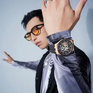 MARK FAIRWHALE นาฬิกาสำหรับผู้ชาย 5040 เรซิ่นเคส เทรนด์หมุนได้ หน้าปัดลายโจรสลัด สายซิลิโคน กันน้ำ นาฬิกาข้อมือควอตซ์ กล่องของขวัญ - Product Image 6