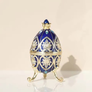 Caja de baratija decorativa estilo huevo <span class=keywords><strong>Faberge</strong></span> roja esmaltada pintada a mano, regalo único con bisagras para la familia, 1 unidad - Product Image 4