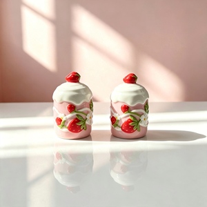 Mug en céramique rose 3D en forme de <span class=keywords><strong>fraise</strong></span>, bord ondulé crème, motif fruit et fleur en relief, tasse à café créative faite à la main en porcelaine, tasse à eau - Product Image 2