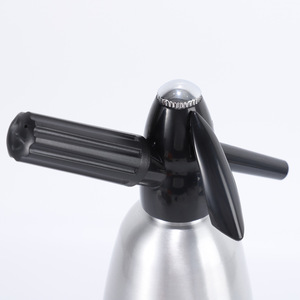 Vente en gros de <span class=keywords><strong>machine</strong></span> à <span class=keywords><strong>soda</strong></span> portable 1L <span class=keywords><strong>Machine</strong></span> à eau gazeuse manuelle en aluminium à usage domestique - Product Image 5