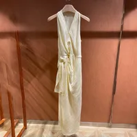 Robe en lin minimaliste de style resort, jaune beurre, col en V, mi-longue, élégante, robe d'été pour femmes