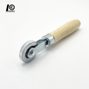 Outil de réparation de pneus de haute qualité, rouleau et aiguille à roulement à billes de 6 mm avec manche en bois - Product Image 4