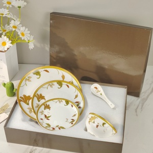 Ensemble d'assiettes et de cuillères en porcelaine d'os à motif de fleurs d'or nordiques 5 pièces - Product Image 2