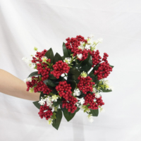 Buket Berry Merah Buatan Bunga Putih Daun Hijau Tangkai Berry Palsu untuk Dekorasi Meja Natal Pernikahan Rumah Grosir Pabrik