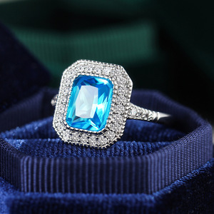 Anello da Donna con Zircone Blu Mare, Design Minimalista ed Elegante, per Uso Quotidiano, Feste, Anniversari, Gioiello da Dito Versatile e Impilabile, Regalo - Product Image 4