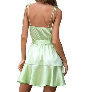 Robe décontractée de haute qualité personnalisée, en tissu uni, pour le printemps et l'été, avec un col drapé, des détails plissés, des nœuds et des superpositions - Product Image 2