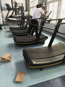 ลู่วิ่งโค้งแบบแมนนวลสำหรับใช้งานเชิงพาณิชย์ พร้อมหน้าจอแสดงผล ระบบแรงโน้มถ่วง อุปกรณ์ออกกำลังกาย - Product Image 6