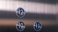 Bouton d'ascenseur haute visibilité avec affichage compatible Otis pour une indication claire