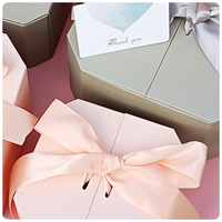 Boîtes en papier d'emballage de cadeaux personnalisés de luxe haut de gamme avec fermeture magnétique à double porte pour la Saint-Valentin ruban de soie papier cadeau élégant