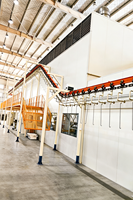Ligne de peinture en poudre en acier inoxydable à commande PLC manuelle sur rail supérieur pour pièces métalliques en lot