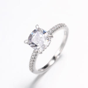 Anello di Fidanzamento F1816 con Diamante Naturale Taglio Cushion, Stile Classico, Gioielleria Femminile - Product Image 4