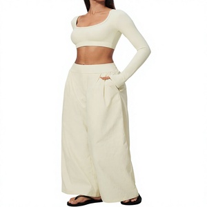 Ensemble tricoté 2 pièces pour femme : Crop top sans bretelles et pantalon large rayé respirant en polyester – Idéal printemps-été - Product Image 1