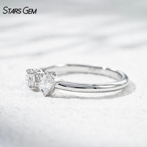 Anillo de Compromiso StarsGem Toi Et Moi de 0.5CTW, Oro Sólido de 10K, Diamante de Laboratorio DEF VS, Corte Esmeralda Brillante, Ajustable - Product Image 2