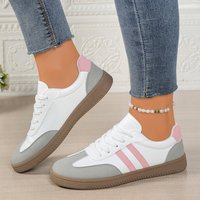 Les nouvelles chaussures pour femmes 2025 sont polyvalentes, offrant un look haut de gamme, des baskets blanches, des semelles souples et des chaussures plates.